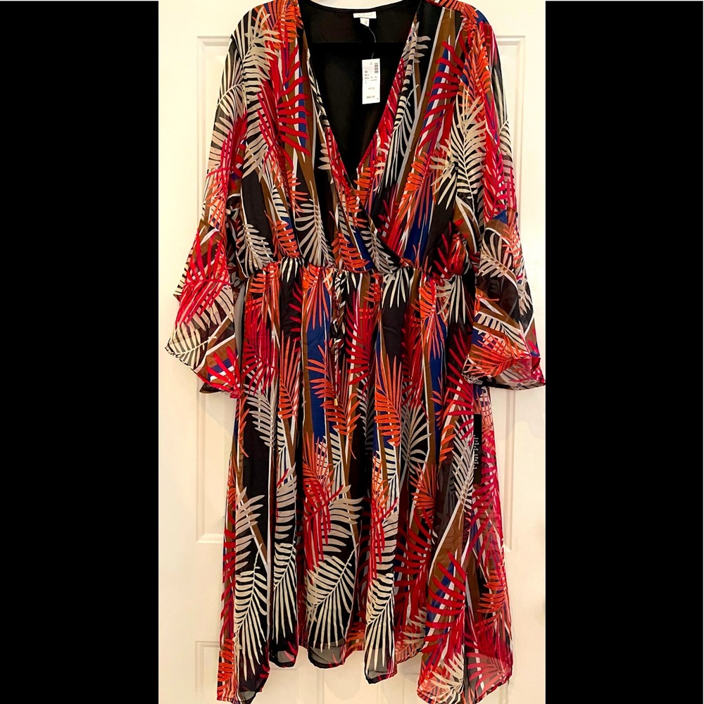 NWT AVENUE plus size mid sleeve dress with jingle print size 30/32